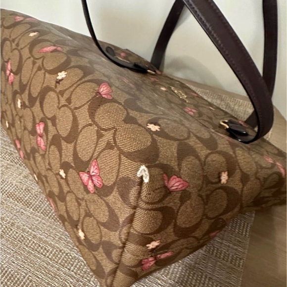 Coach signature butterfly tote and matching Wrislet 🦋 - Picture 4 of 6